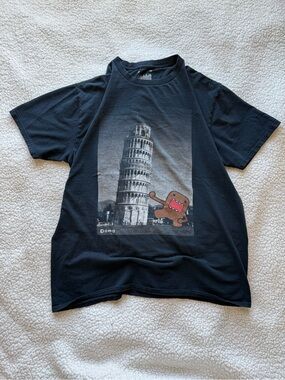 Y2K Domo-kun Leaning Tower of Pisa Graphic Tee Sz. L